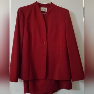 Le Suit Women's True Dark Red Two Piece Suit, Blazer and Skirt, Size 16-18